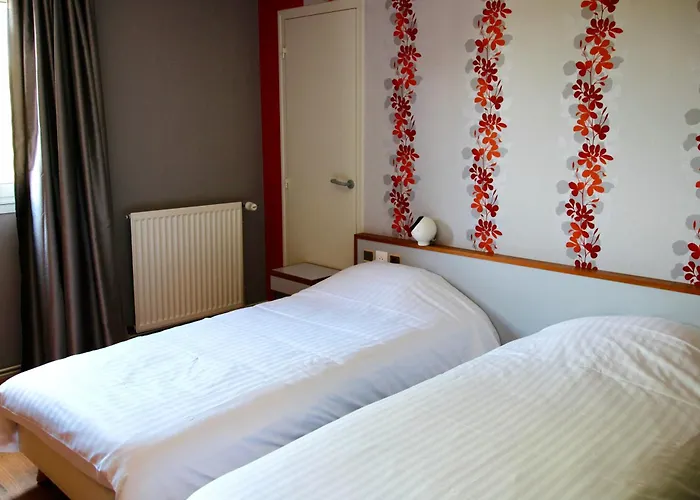 Cit\'Hotel Du Circuit