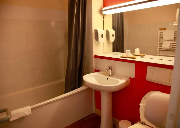 Cit\'Hotel Du Circuit